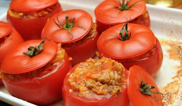 Пълнени домати с булгур и кайма