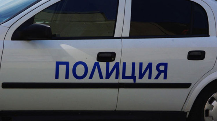 Потрошиха и заляха с боя БМВ в Смолян