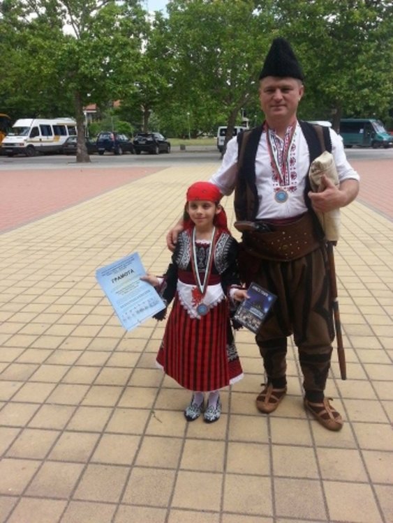 8 годишната Ива стана откритието на Балкански фестивал по фолклор