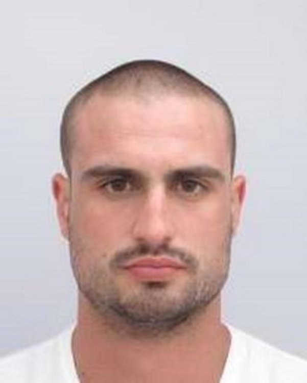 Полицията издирва 8 мъже във връзка със стрелбата в Слънчев бряг (Снимки)