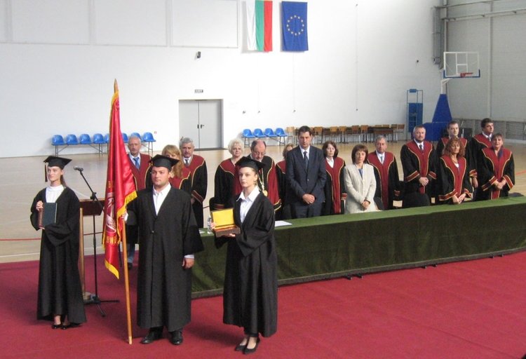 ПУ „Паисий Хилендарски“ откри новата  учебна година с над 3200 първокурсници
