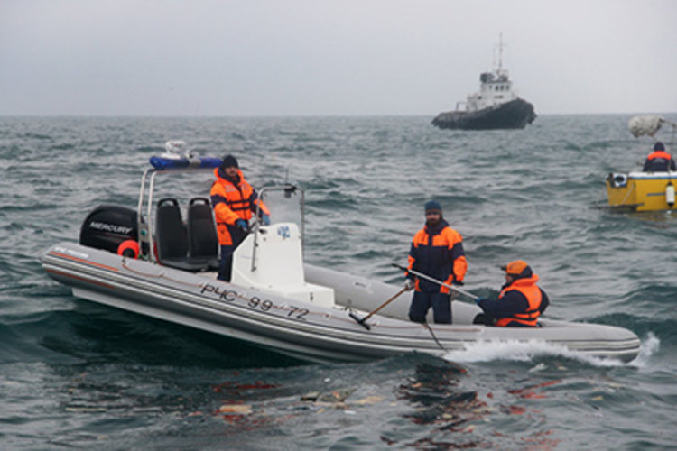 3500 души търсят разбилия се Ту-154 в Черно море