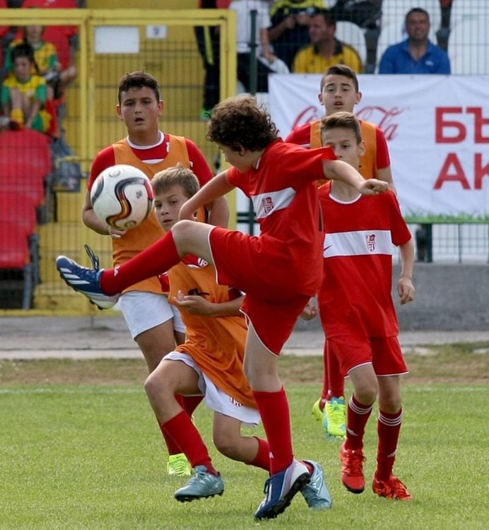 8 отбора футболисти ще спорят за купата на турнир в Хасково