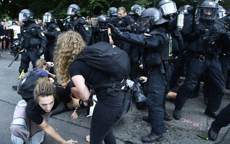 Стотици престъпници са задържани в Германия