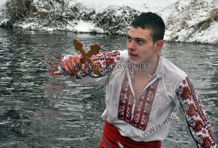 1295 именици в Хасково вдигат наздравици на Йордановден