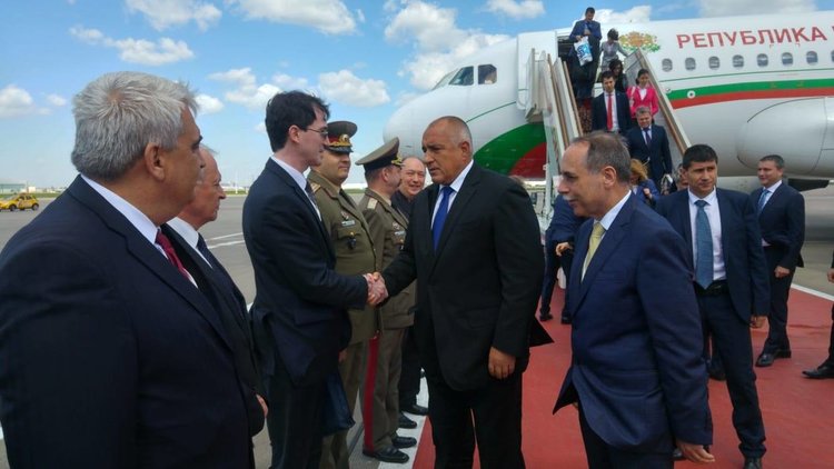 Борисов кацна в Москва, предстои среща с Медведев преди разговора с Путин