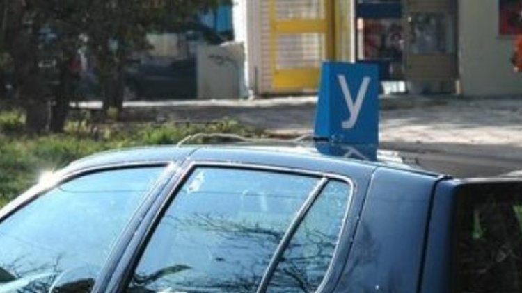 Съвместна операция на полицаи и данъчни в център за обучение на шофьори