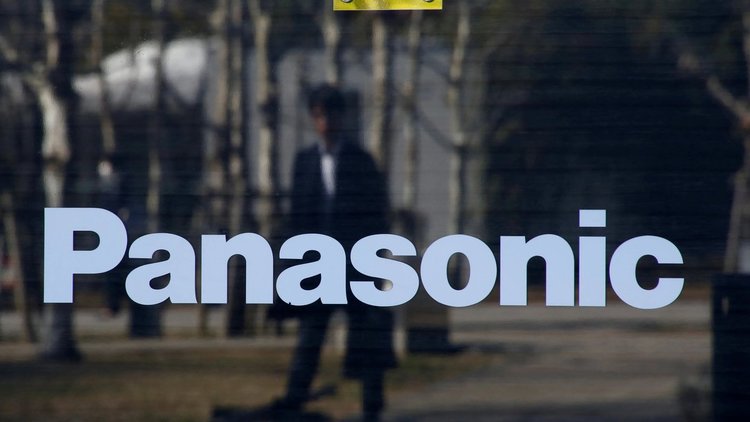 Panasonic спира бизнеса си с Huawei