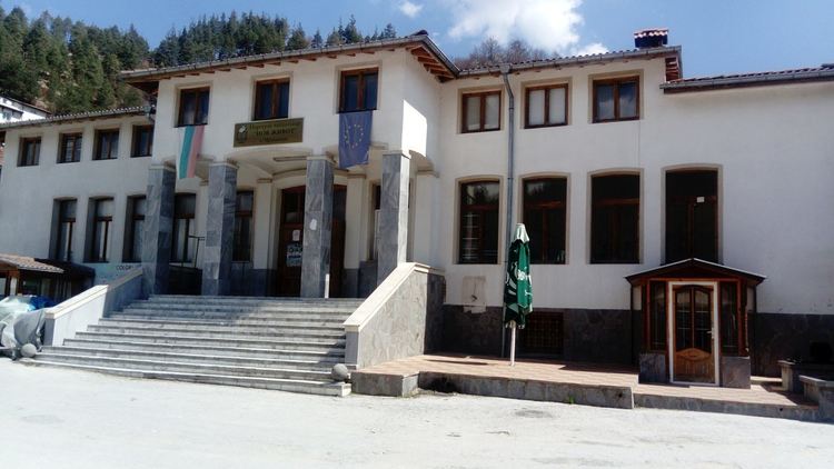 Жени в родопско село готвят благотворително за сираци