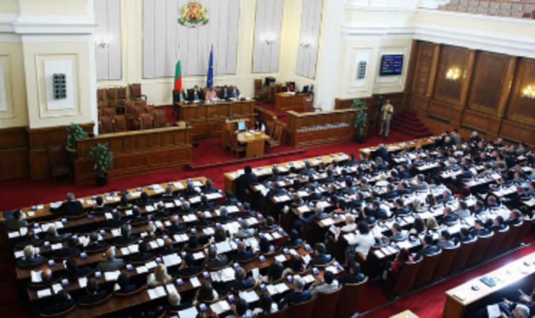Депутатите се скараха зад кого стои ДПС, патриотите стигнаха почти до бой