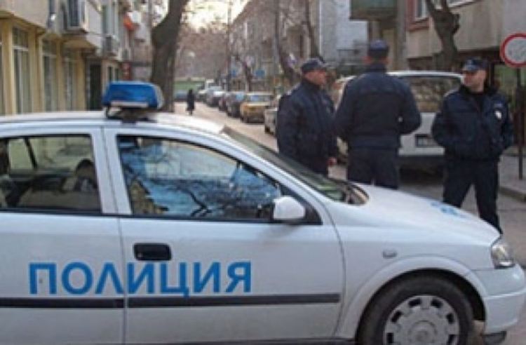 Двойка от Смолян под карантина се връща от Англия, полиция ги прибира от разходка 