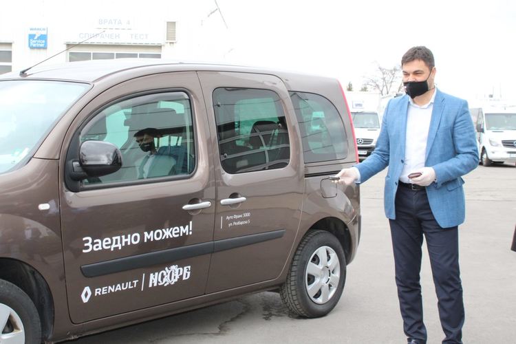Дариха автомобил на доброволците в Димитровград