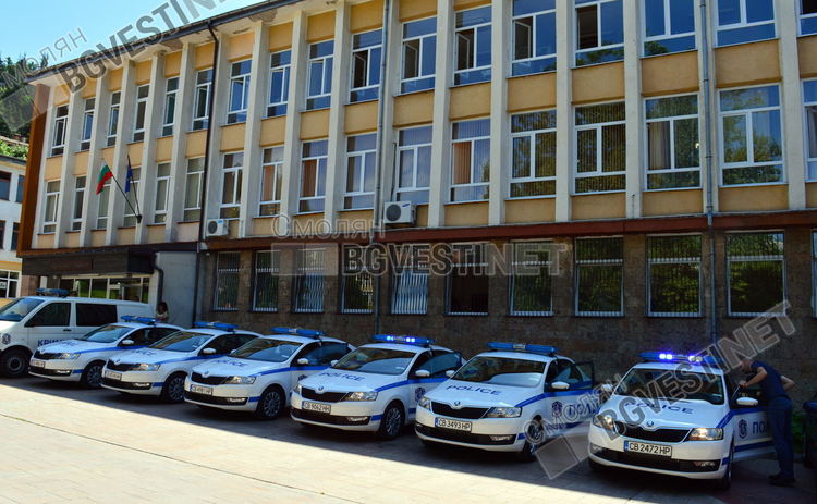 Две кражби на леки коли в Златоград и Доспат, задържани са три момчета