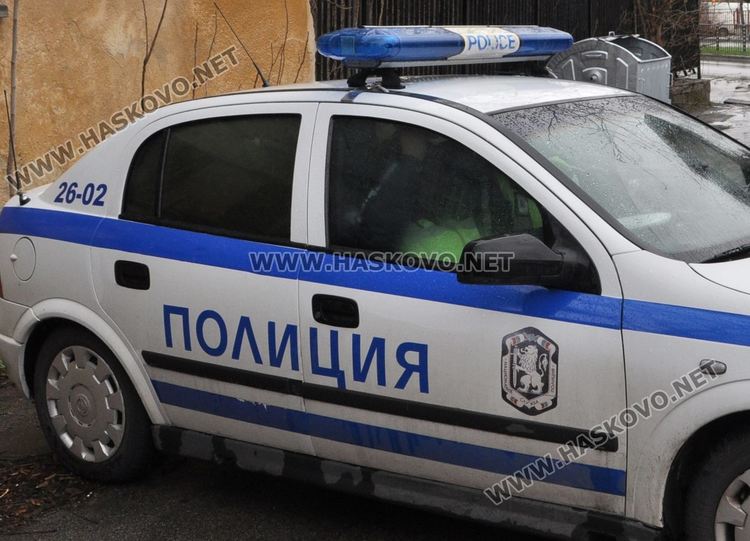 Пребиха и ограбиха възрастен мъж в Браница.