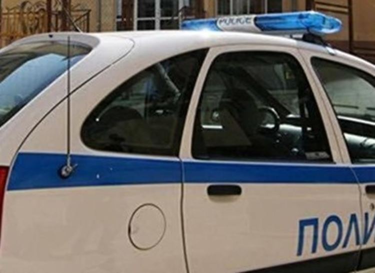 Разследват смолянчанин за счупено огледало на автомобил