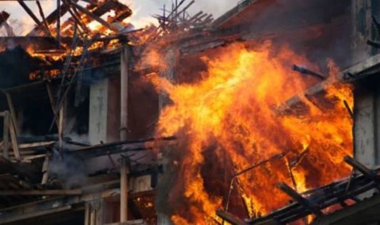 Къща в Меричлери изгоря напълно след пожар