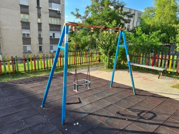 Почти половината детски площадки в Асеновград са отремонтирани