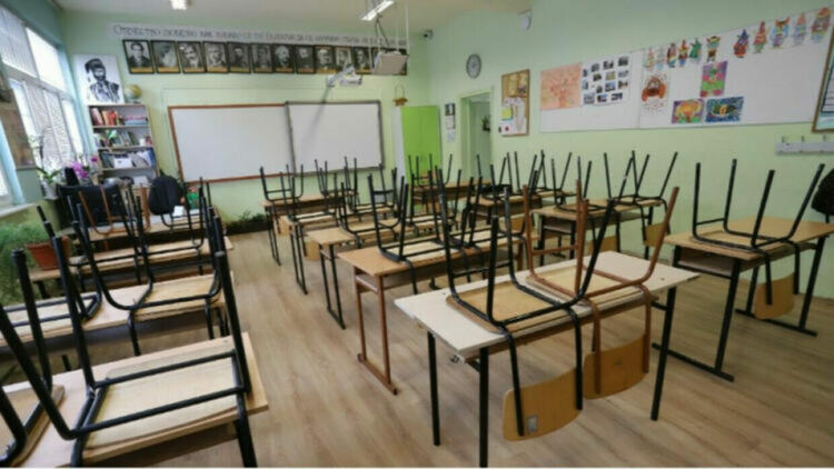 Колко паралелки в Димитровград ще имат възможност да се завърнат присъствено в училище?