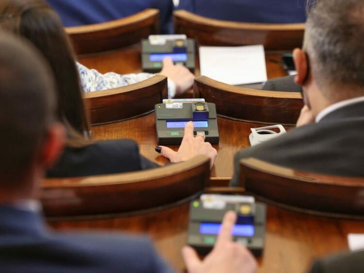 Депутатите карат предимно Мерцедеси и Тойоти, но някои - яхти и самолети