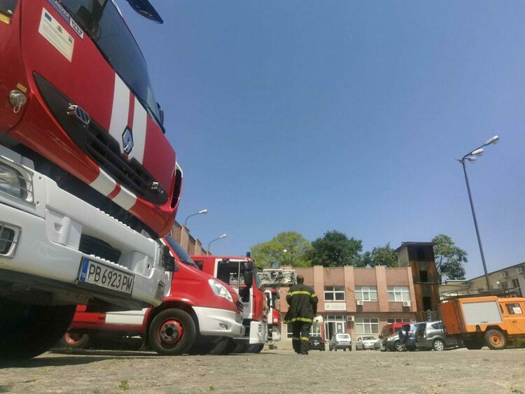 Голям пожар в работилница в ж.к. "Тракия" в Пловдив 