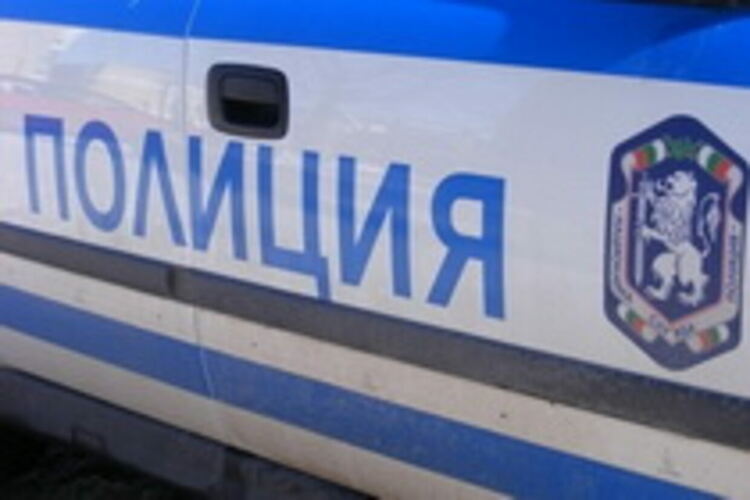  Иззеха множество дрехи и обувки, имитиращи оригинални марки в Асеновград