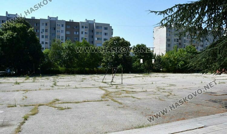 Изграждат спортно игрище в ОУ „Любен Каравелов“ в Хасково 