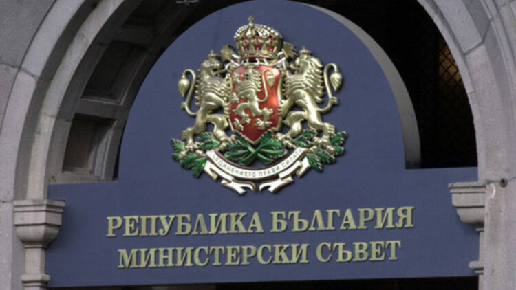 Служебното правителство: Български военнослужещи не са и няма да бъдат командировани в Украйна 