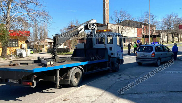 Временно затвориха част от бул. „Васил Левски“ заради разлято масло