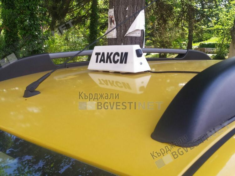 Бедни роми от Кърджали ходят за социални помощи с такси,те са сред най-редовни клиенти на жълтите коли
