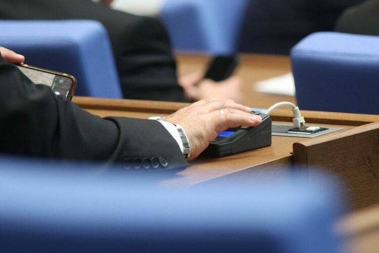 Парламентът прие на първо четене промени в Закона за местните данъци и такси