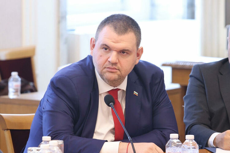  Делян Пеевски води Парламентарната група на ДПС на Тюркян чешма за отбелязването  на годишнината от Възродителния процес