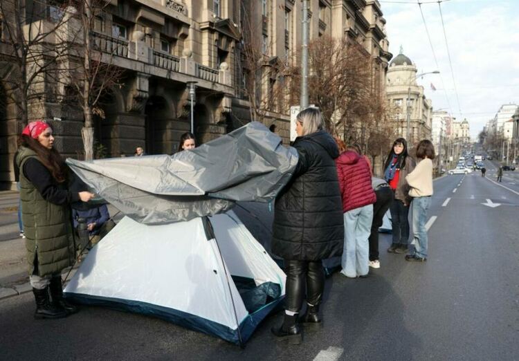 Централен Белград е блокиран от протестиращи