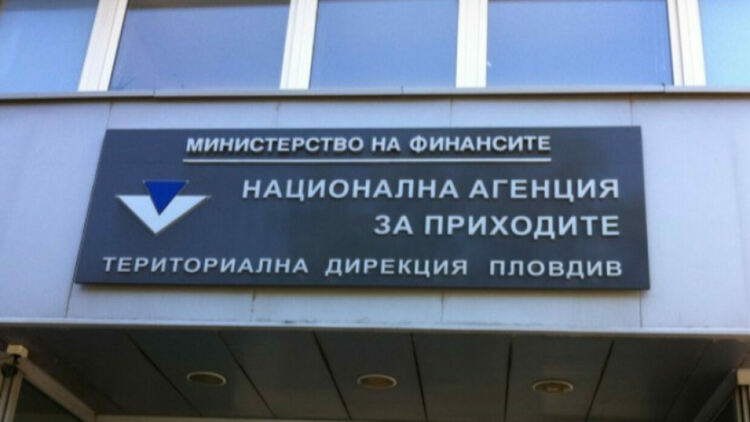 Само за седмица близо 2000 смолянчани се възползваха от предварително попълнените данъчни декларации  