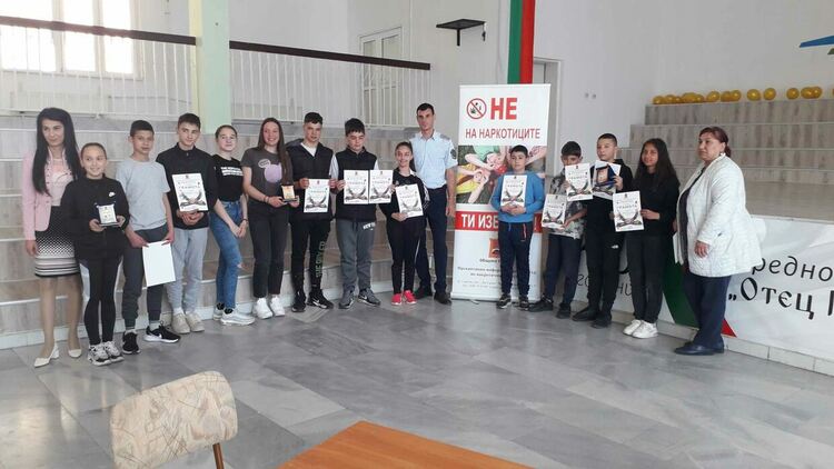 Отборът на СУ "Отец Паисий" е победител в общинския етап на Националната викторина по безопасност на движението