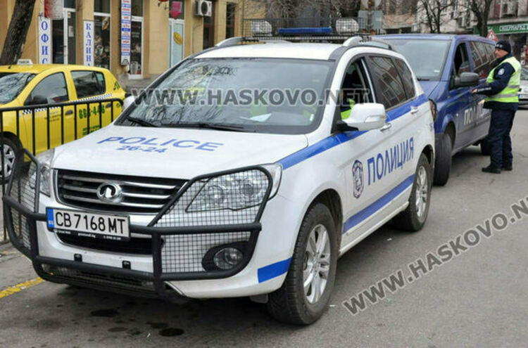 Задържаха мъж за закана с нож след спречкване