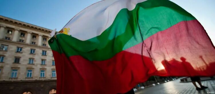 „Неуправляема страна“: ФАЦ коментира кризата в България