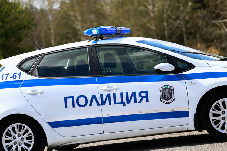 Срязаха гуми на автомобил в Смолян