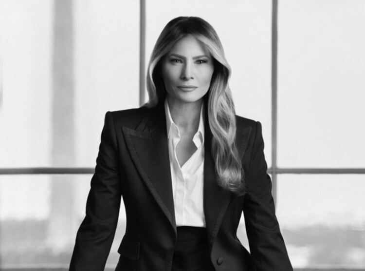 Мелания избра Dolce&Gabbana за официалния си портрет на първа дама