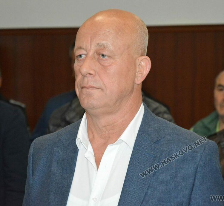 Мюмюн Искендер вече не е под домашен арест, съдът се произнася до дни дали е отстранен
