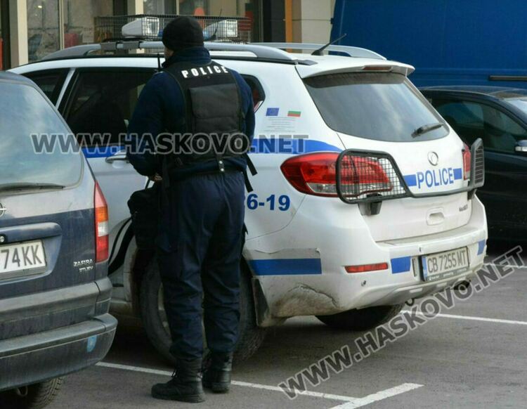 15-годишен открадна яке от магазин, мъж задигна храна от хипермаркет в Хасково