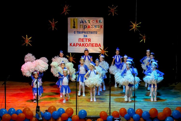 21 читалищни и училищни състава се включиха в   дeтския фестивал „Петя Караколева”
