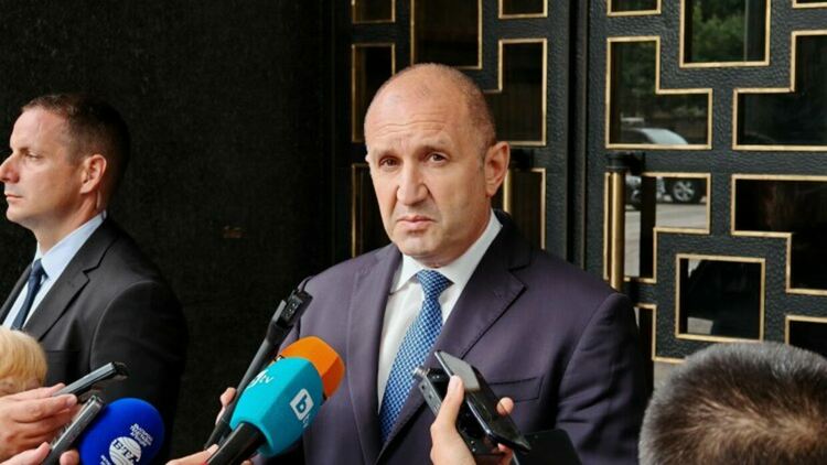 Румен Радев: Стягат най-големия грабеж от 90-те години насам