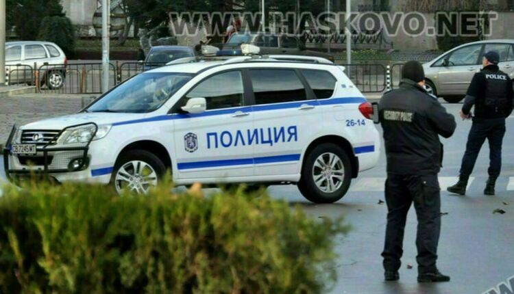 Хванаха дрогиран шофьор и младеж с дрога