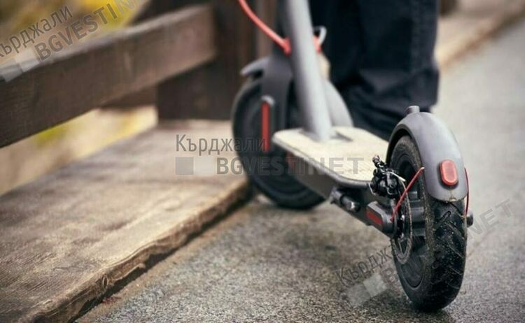 Полицията погна водачите на тротинетки след заповед на кмета, съставят актове на тези които карат по тротоарите