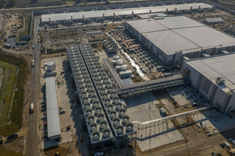  Екологичната цена на AI: Въглероден диоксид колкото Ню Йорк, огромно потребление на вода