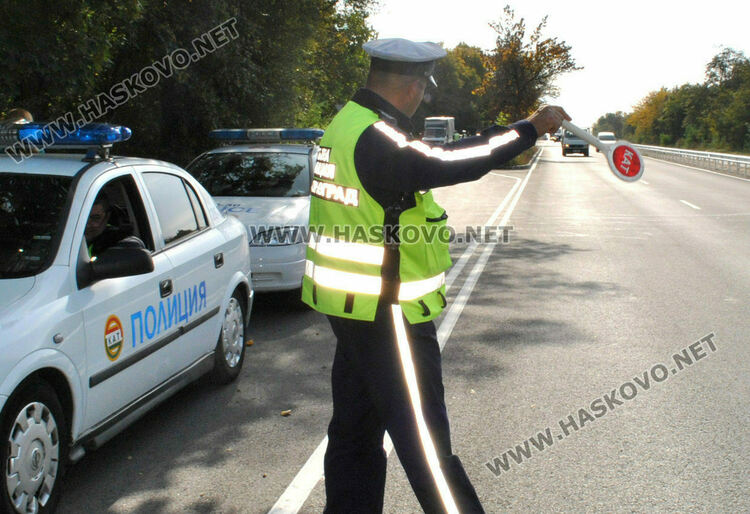 Двама пияни водачи осъмнаха в ареста
