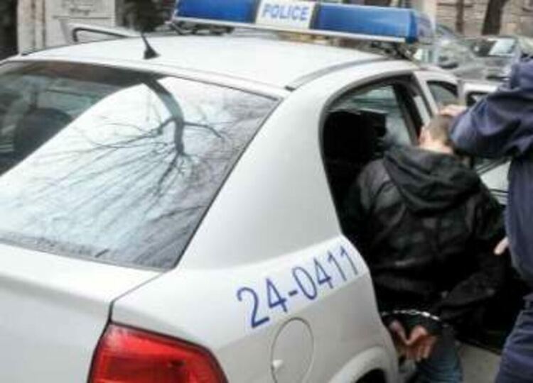 Задържаха мъж с 50 грама наркотици 