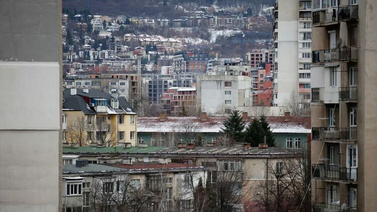 Все повече жилища в България пустеят, но строителството продължава