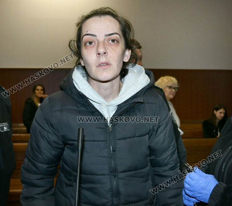 2 г. и 4 м. затвор за полицайката, задържана с кокаин