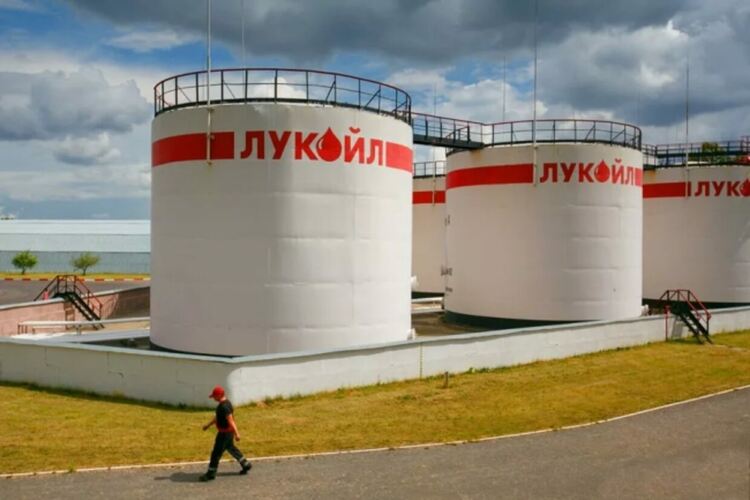 Оставането на особения управител във всички фирми на „Лукойл“ мина първо четене в комисия